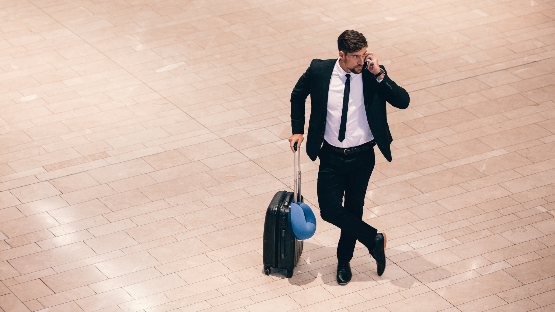 How to Manage Your Business While Traveling